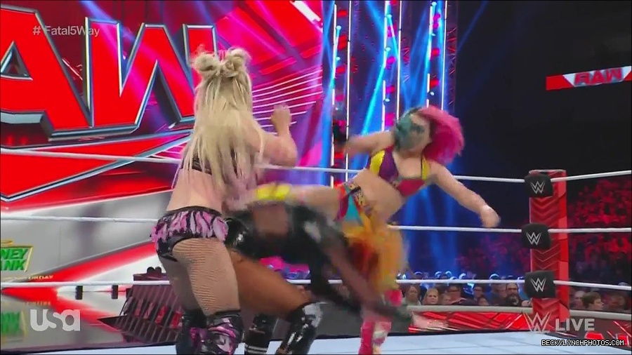 WWE_Monday_Night_Raw_2022_06_20_720p_HDTV_x264-NWCHD_mp4_001189555.jpg
