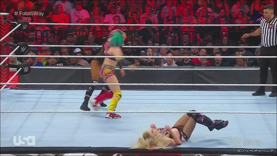 WWE_Monday_Night_Raw_2022_06_20_720p_HDTV_x264-NWCHD_mp4_001191957.jpg