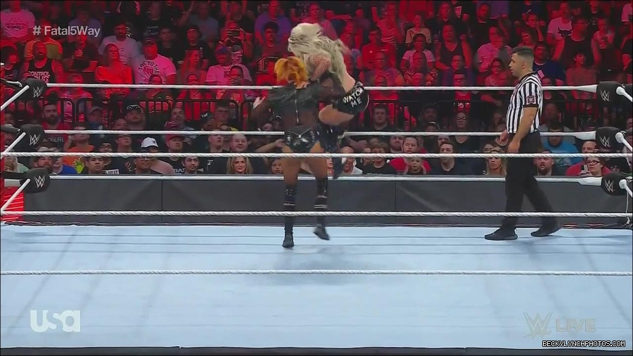 WWE_Monday_Night_Raw_2022_06_20_720p_HDTV_x264-NWCHD_mp4_001196362.jpg