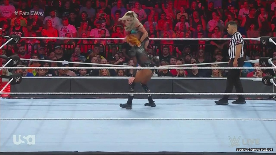 WWE_Monday_Night_Raw_2022_06_20_720p_HDTV_x264-NWCHD_mp4_001196762.jpg