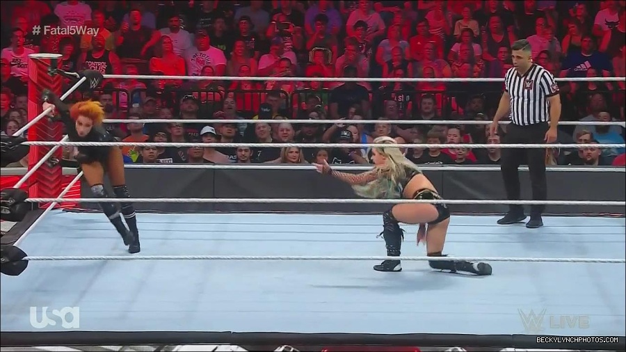 WWE_Monday_Night_Raw_2022_06_20_720p_HDTV_x264-NWCHD_mp4_001199965.jpg
