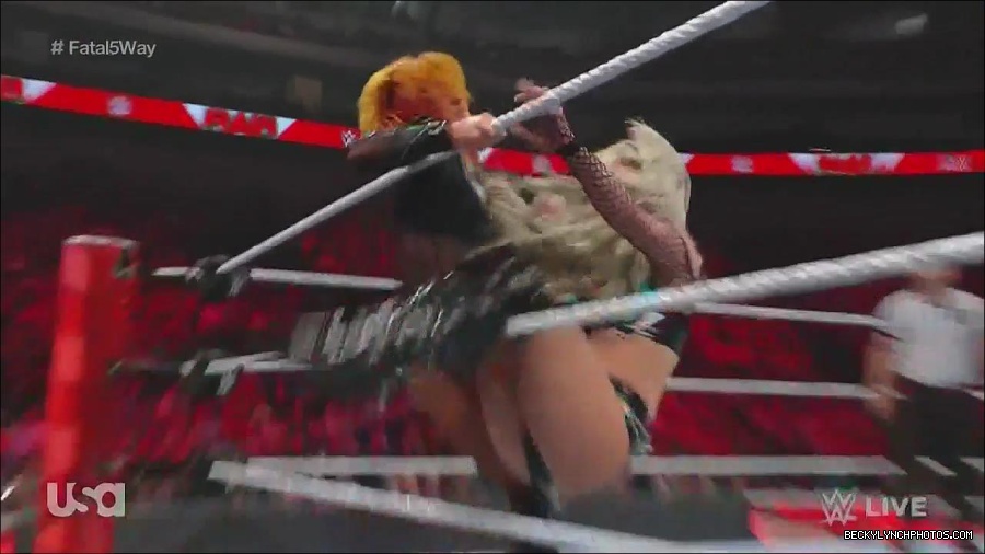 WWE_Monday_Night_Raw_2022_06_20_720p_HDTV_x264-NWCHD_mp4_001202368.jpg