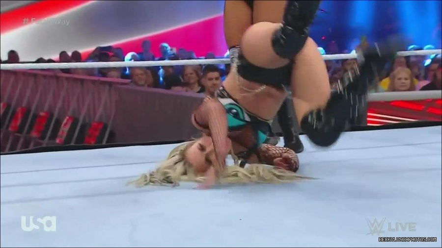WWE_Monday_Night_Raw_2022_06_20_720p_HDTV_x264-NWCHD_mp4_001203168.jpg