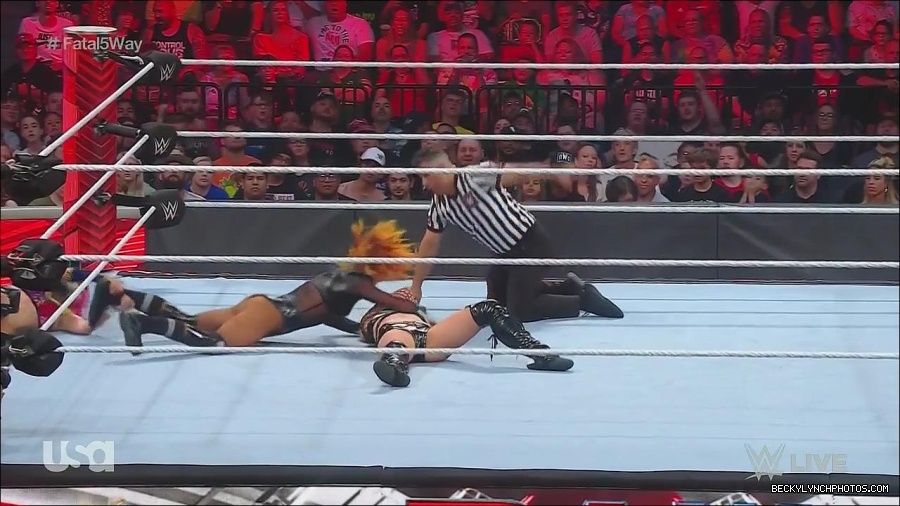 WWE_Monday_Night_Raw_2022_06_20_720p_HDTV_x264-NWCHD_mp4_001210776.jpg