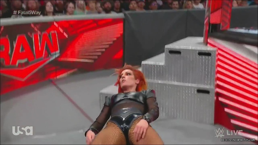 WWE_Monday_Night_Raw_2022_06_20_720p_HDTV_x264-NWCHD_mp4_001217182.jpg