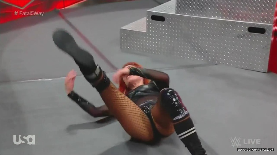 WWE_Monday_Night_Raw_2022_06_20_720p_HDTV_x264-NWCHD_mp4_001217583.jpg