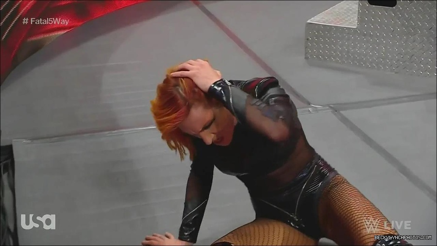 WWE_Monday_Night_Raw_2022_06_20_720p_HDTV_x264-NWCHD_mp4_001270436.jpg