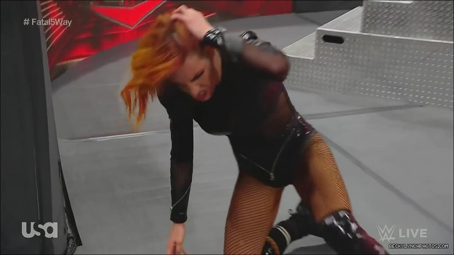 WWE_Monday_Night_Raw_2022_06_20_720p_HDTV_x264-NWCHD_mp4_001271637.jpg
