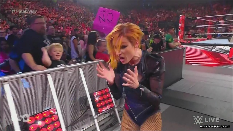 WWE_Monday_Night_Raw_2022_06_20_720p_HDTV_x264-NWCHD_mp4_001278043.jpg