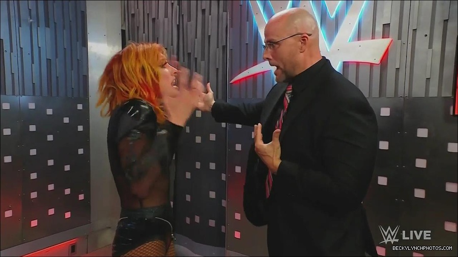 WWE_Monday_Night_Raw_2022_06_20_720p_HDTV_x264-NWCHD_mp4_001340506.jpg