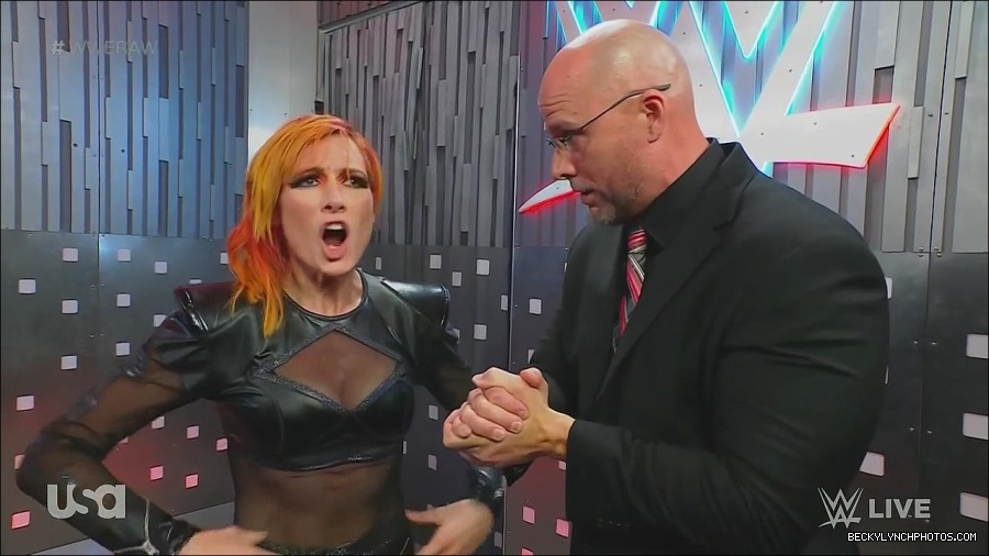 WWE_Monday_Night_Raw_2022_06_20_720p_HDTV_x264-NWCHD_mp4_001370470.jpg