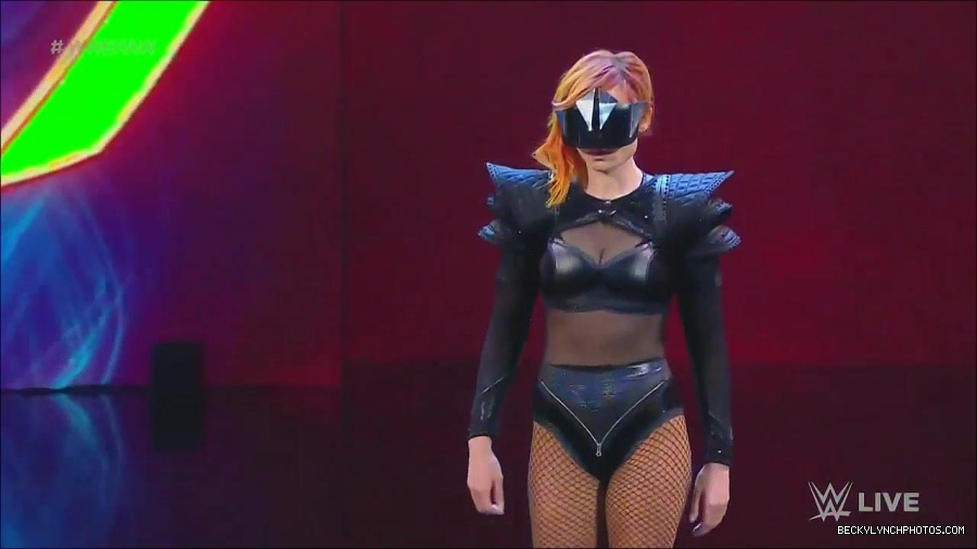 WWE_Monday_Night_Raw_2022_06_20_720p_HDTV_x264-NWCHD_mp4_006778544.jpg