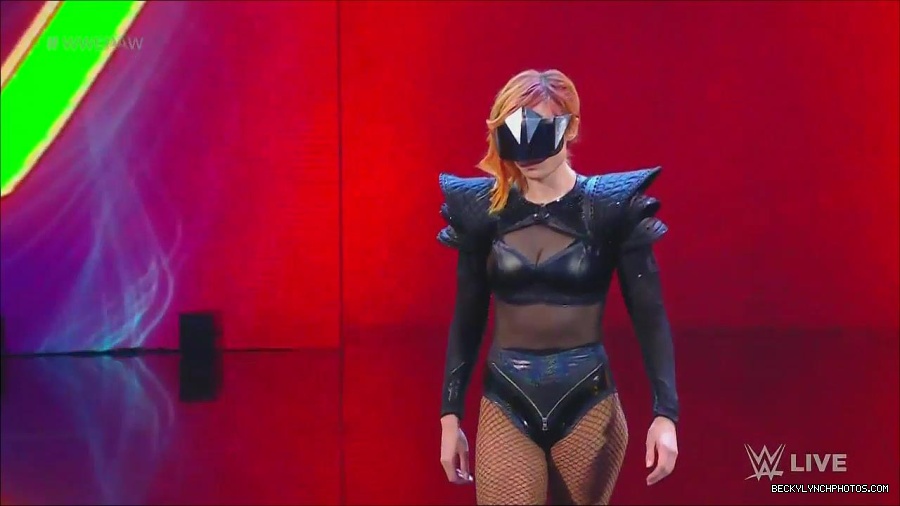 WWE_Monday_Night_Raw_2022_06_20_720p_HDTV_x264-NWCHD_mp4_006778945.jpg