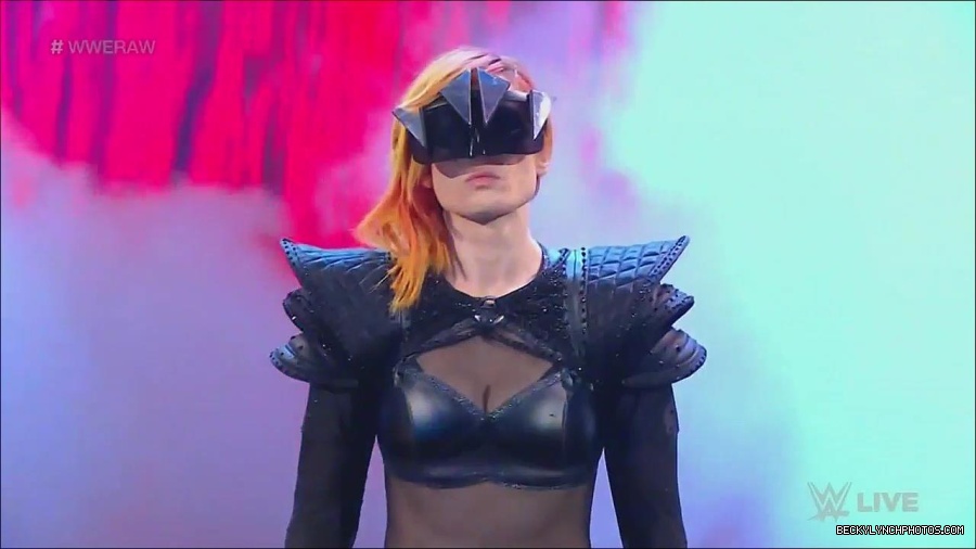 WWE_Monday_Night_Raw_2022_06_20_720p_HDTV_x264-NWCHD_mp4_006782548.jpg