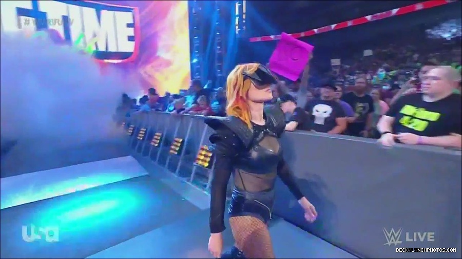 WWE_Monday_Night_Raw_2022_06_20_720p_HDTV_x264-NWCHD_mp4_006795761.jpg