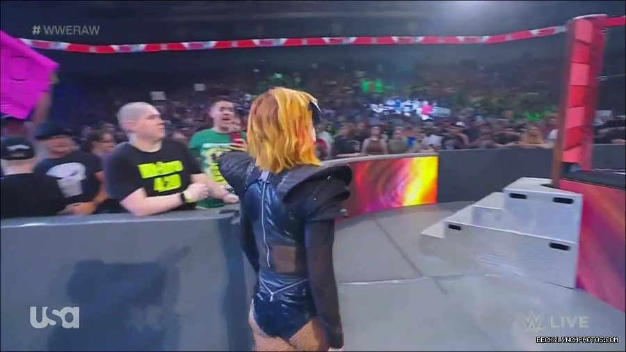 WWE_Monday_Night_Raw_2022_06_20_720p_HDTV_x264-NWCHD_mp4_006796963.jpg