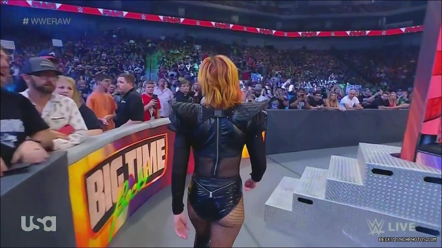WWE_Monday_Night_Raw_2022_06_20_720p_HDTV_x264-NWCHD_mp4_006798564.jpg