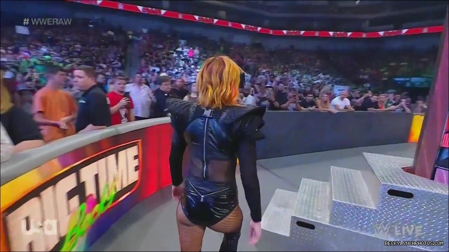 WWE_Monday_Night_Raw_2022_06_20_720p_HDTV_x264-NWCHD_mp4_006798965.jpg