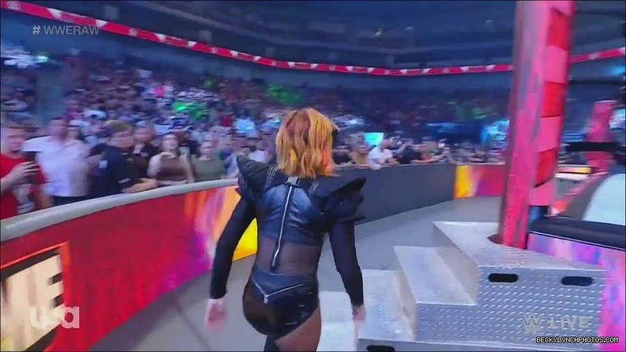 WWE_Monday_Night_Raw_2022_06_20_720p_HDTV_x264-NWCHD_mp4_006799365.jpg