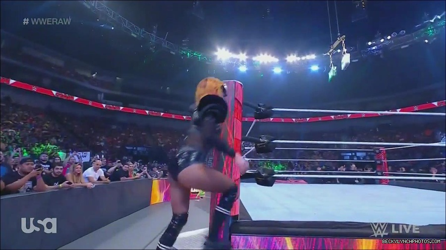 WWE_Monday_Night_Raw_2022_06_20_720p_HDTV_x264-NWCHD_mp4_006800566.jpg