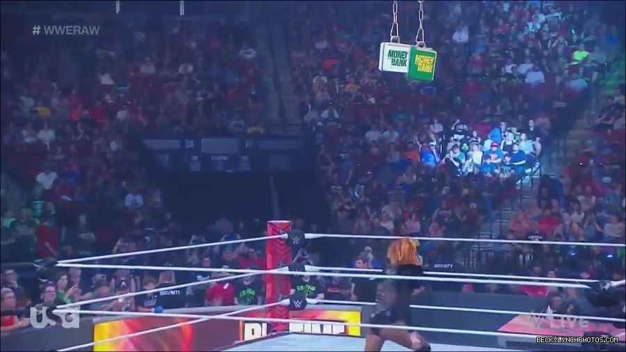 WWE_Monday_Night_Raw_2022_06_20_720p_HDTV_x264-NWCHD_mp4_006806572.jpg