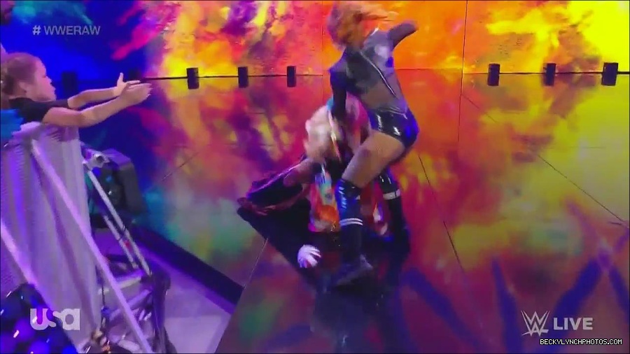 WWE_Monday_Night_Raw_2022_06_20_720p_HDTV_x264-NWCHD_mp4_006886986.jpg