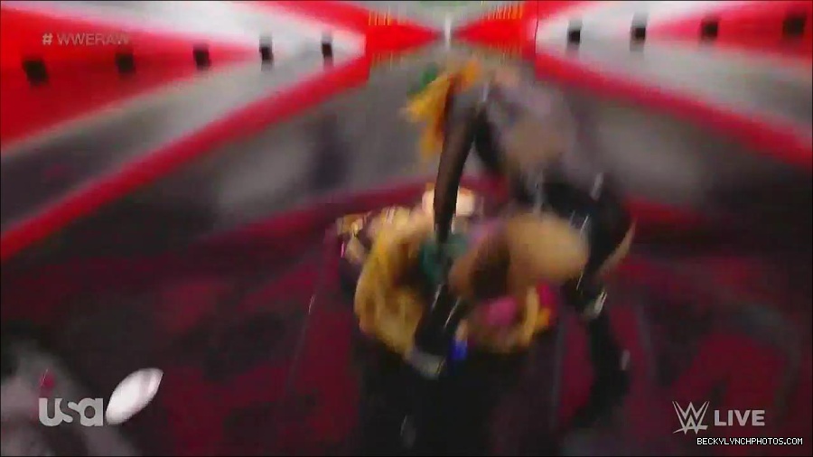 WWE_Monday_Night_Raw_2022_06_20_720p_HDTV_x264-NWCHD_mp4_006888588.jpg