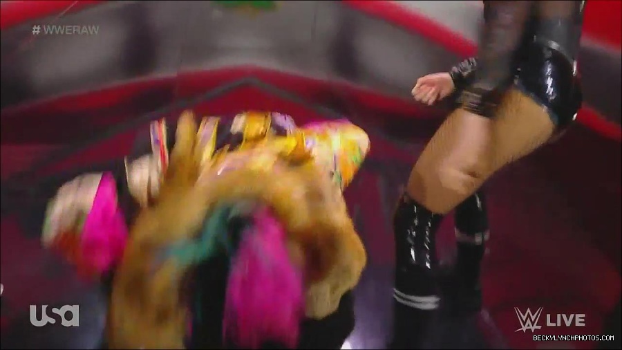 WWE_Monday_Night_Raw_2022_06_20_720p_HDTV_x264-NWCHD_mp4_006889389.jpg