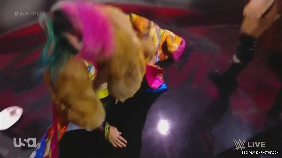 WWE_Monday_Night_Raw_2022_06_20_720p_HDTV_x264-NWCHD_mp4_006889789.jpg