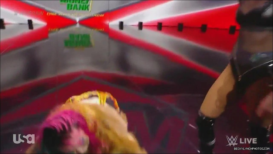 WWE_Monday_Night_Raw_2022_06_20_720p_HDTV_x264-NWCHD_mp4_006890189.jpg