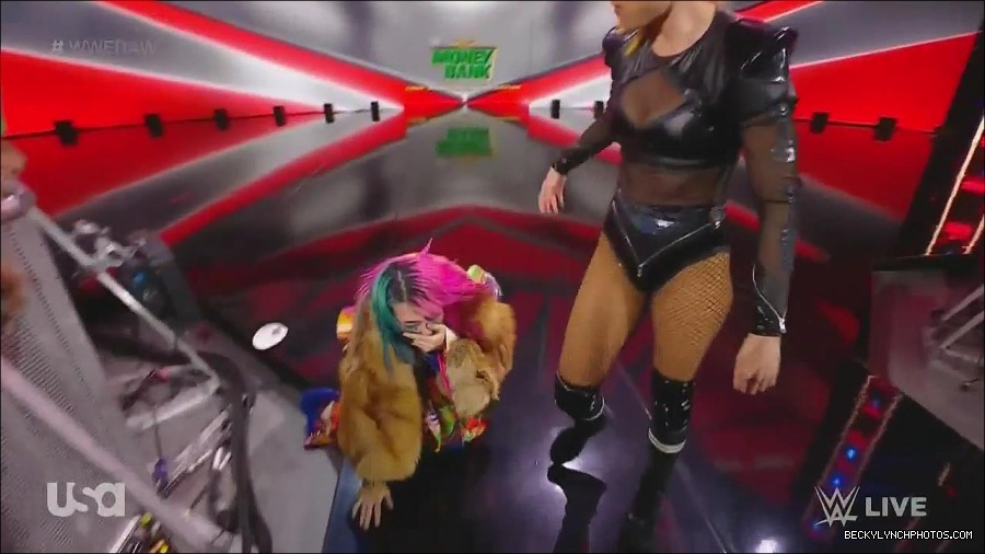 WWE_Monday_Night_Raw_2022_06_20_720p_HDTV_x264-NWCHD_mp4_006891391.jpg