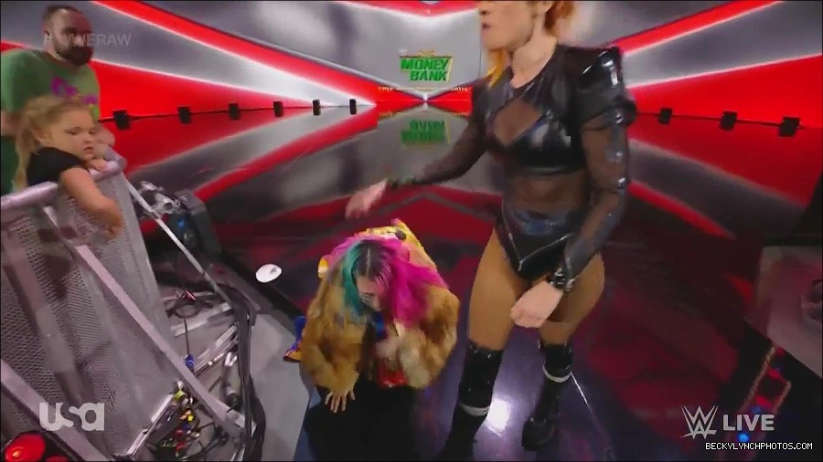 WWE_Monday_Night_Raw_2022_06_20_720p_HDTV_x264-NWCHD_mp4_006891791.jpg