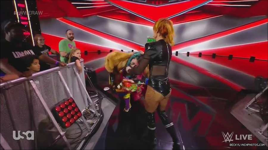 WWE_Monday_Night_Raw_2022_06_20_720p_HDTV_x264-NWCHD_mp4_006892992.jpg
