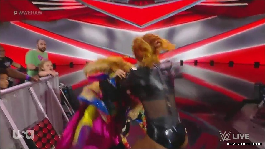 WWE_Monday_Night_Raw_2022_06_20_720p_HDTV_x264-NWCHD_mp4_006893793.jpg