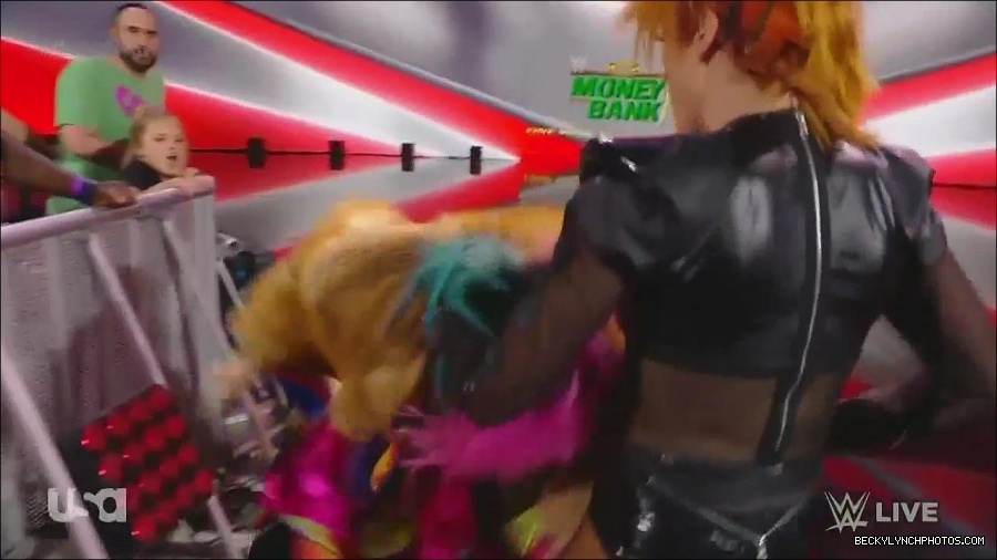 WWE_Monday_Night_Raw_2022_06_20_720p_HDTV_x264-NWCHD_mp4_006894193.jpg
