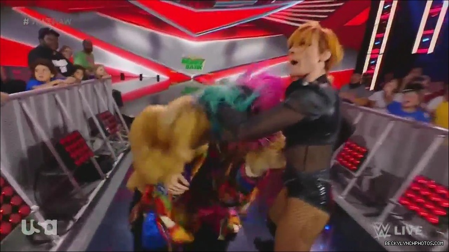 WWE_Monday_Night_Raw_2022_06_20_720p_HDTV_x264-NWCHD_mp4_006895395.jpg