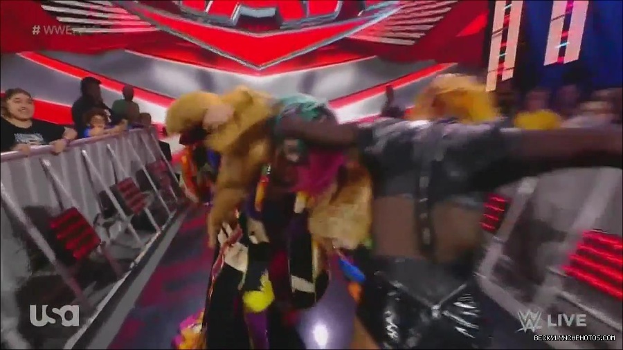 WWE_Monday_Night_Raw_2022_06_20_720p_HDTV_x264-NWCHD_mp4_006896195.jpg