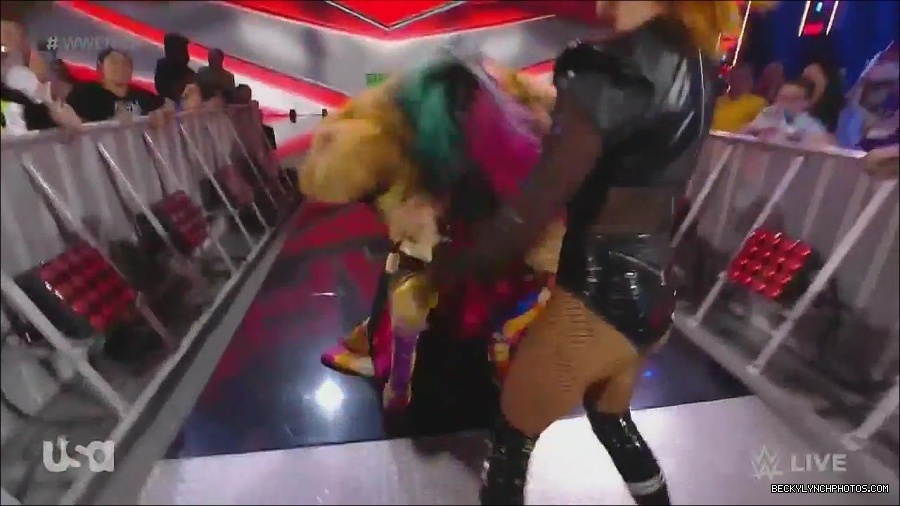 WWE_Monday_Night_Raw_2022_06_20_720p_HDTV_x264-NWCHD_mp4_006896596.jpg