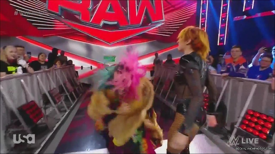 WWE_Monday_Night_Raw_2022_06_20_720p_HDTV_x264-NWCHD_mp4_006896996.jpg