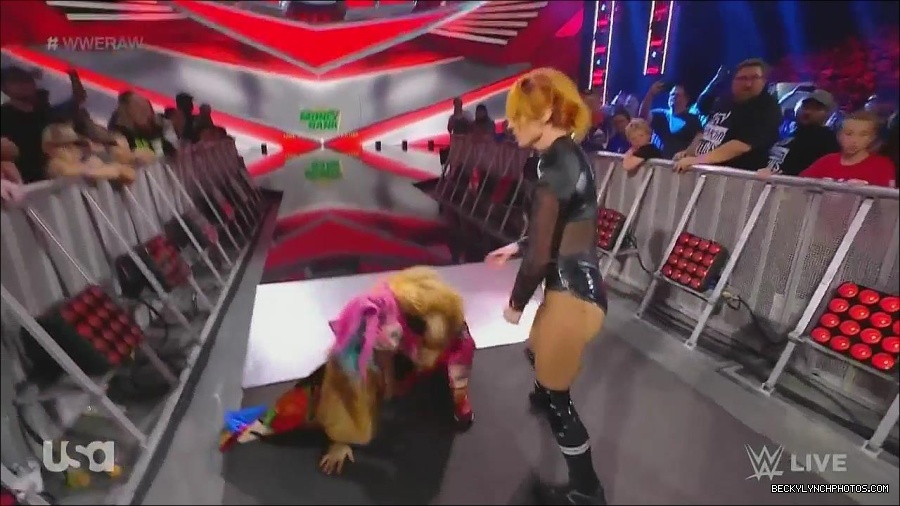 WWE_Monday_Night_Raw_2022_06_20_720p_HDTV_x264-NWCHD_mp4_006898598.jpg