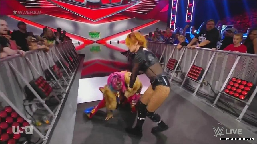 WWE_Monday_Night_Raw_2022_06_20_720p_HDTV_x264-NWCHD_mp4_006898998.jpg