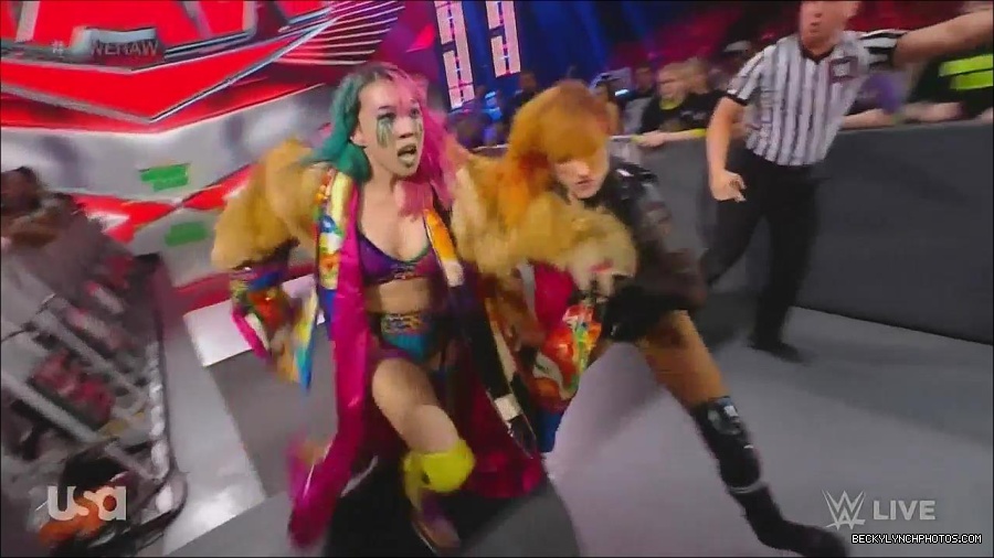 WWE_Monday_Night_Raw_2022_06_20_720p_HDTV_x264-NWCHD_mp4_006900600.jpg