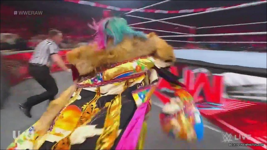WWE_Monday_Night_Raw_2022_06_20_720p_HDTV_x264-NWCHD_mp4_006901401.jpg