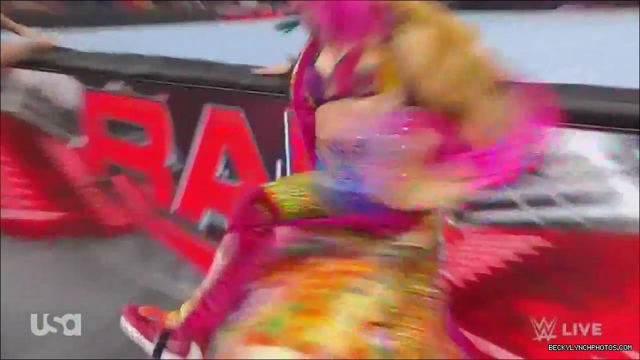 WWE_Monday_Night_Raw_2022_06_20_720p_HDTV_x264-NWCHD_mp4_006901801.jpg