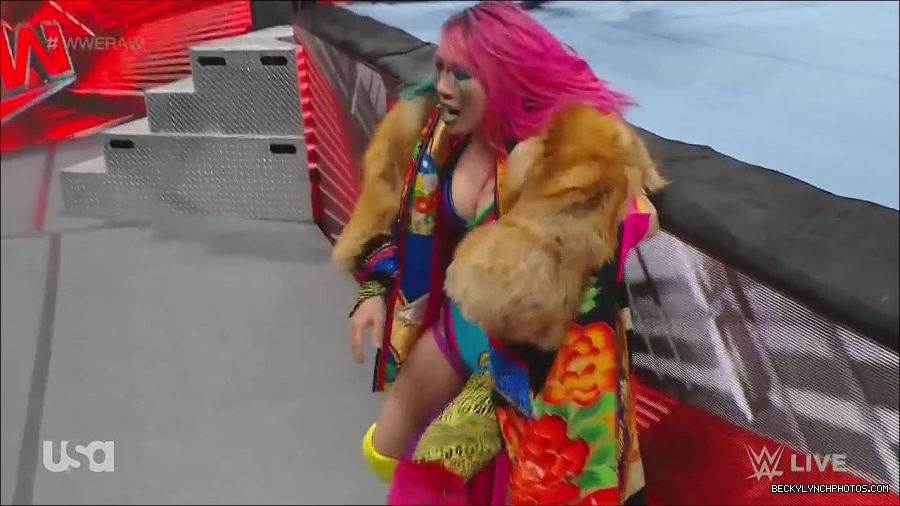 WWE_Monday_Night_Raw_2022_06_20_720p_HDTV_x264-NWCHD_mp4_006903403.jpg