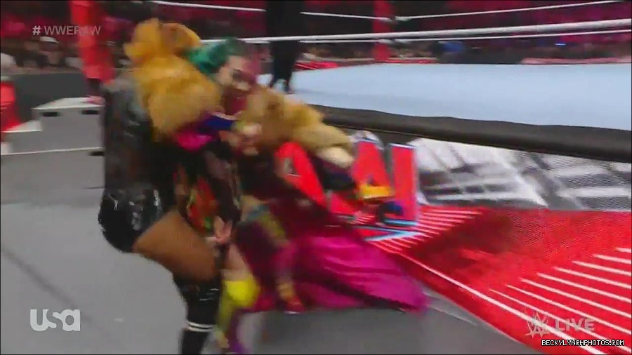 WWE_Monday_Night_Raw_2022_06_20_720p_HDTV_x264-NWCHD_mp4_006904604.jpg