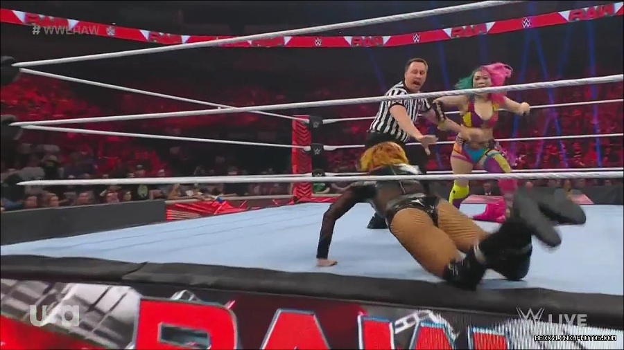 WWE_Monday_Night_Raw_2022_06_20_720p_HDTV_x264-NWCHD_mp4_006915014.jpg