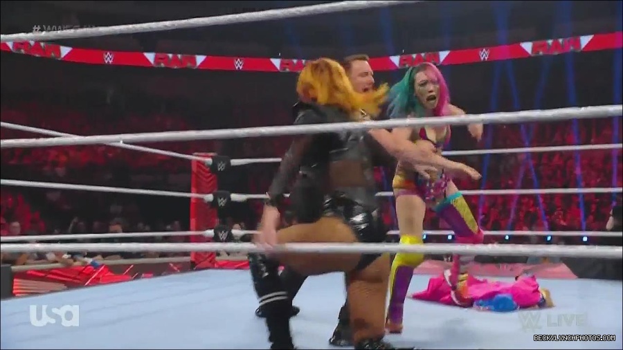 WWE_Monday_Night_Raw_2022_06_20_720p_HDTV_x264-NWCHD_mp4_006915815.jpg