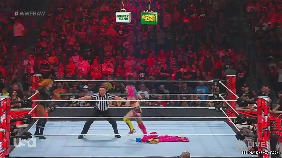 WWE_Monday_Night_Raw_2022_06_20_720p_HDTV_x264-NWCHD_mp4_006917417.jpg