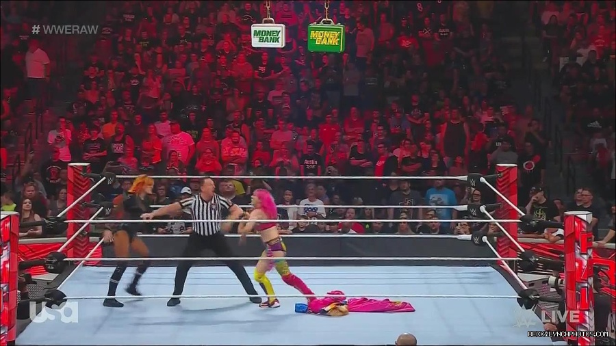 WWE_Monday_Night_Raw_2022_06_20_720p_HDTV_x264-NWCHD_mp4_006917817.jpg